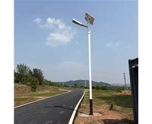 昌吉路边太阳能路灯安装